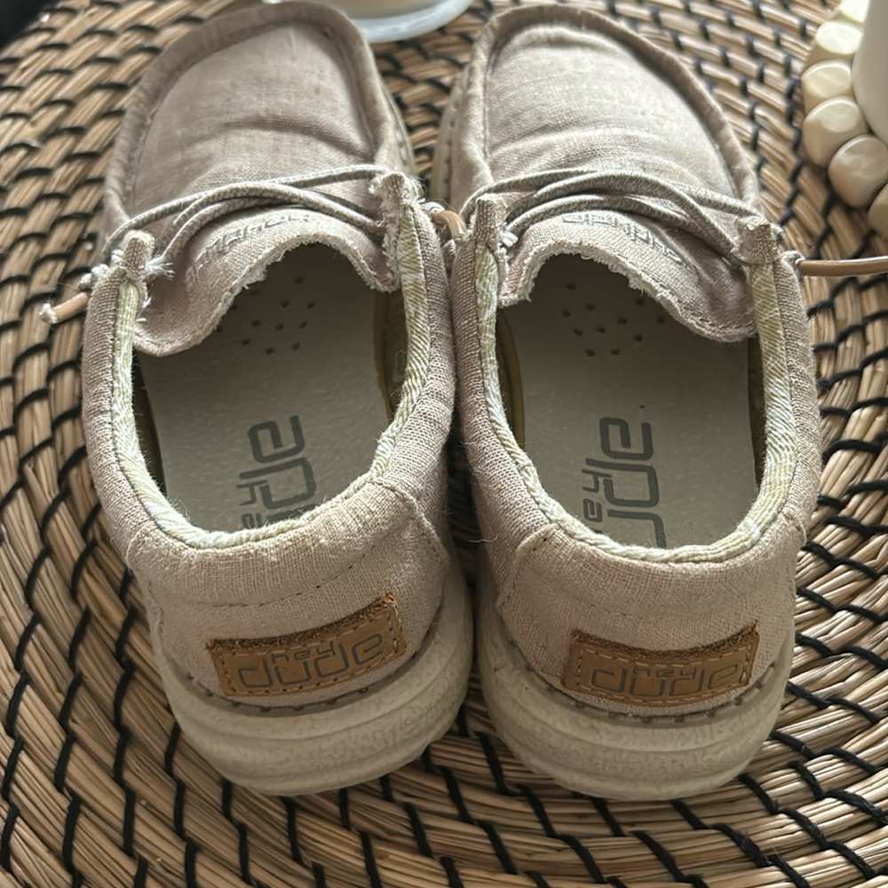 HEY DUDES! Wally style toddler size 9 colour is beige